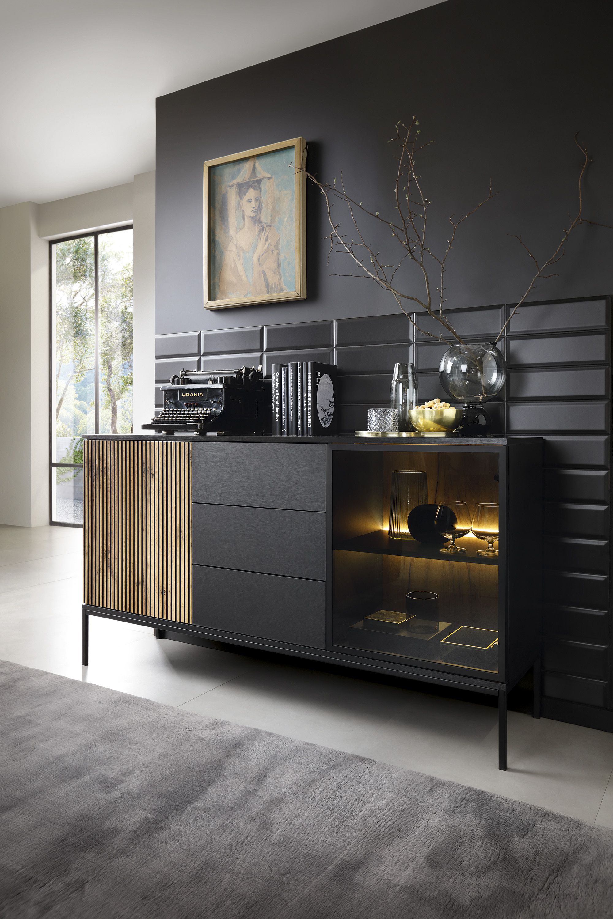 Edles Sideboard mit einer Glastür Chelmsford 04, Farbe: Schwarz / Eiche - Abmessungen: 83 x 154 x 39 cm (H x B x T)