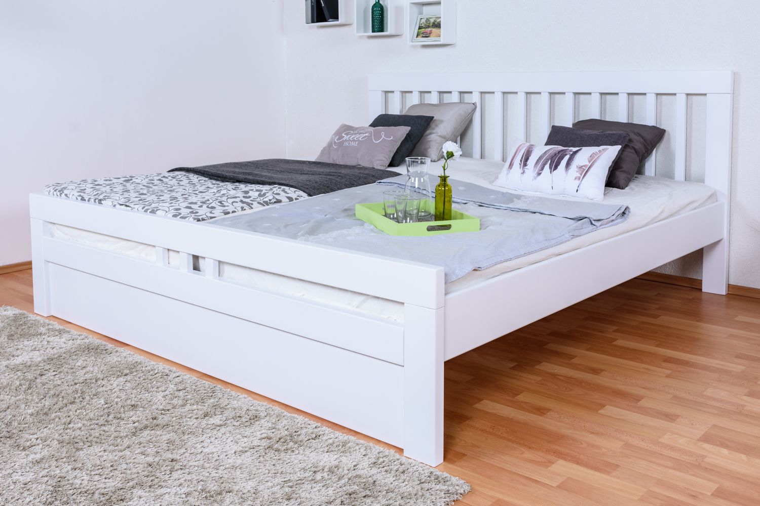 Doppelbett "Easy Premium Line" K8 inkl.1 Abdeckblende, 200 x 200 cm Buche Vollholz massiv weiß lackiert