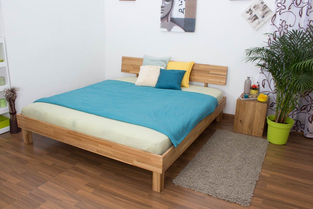 Futonbett / Massivholzbett mit Kopfteil Wooden Nature 01, Eiche geölt, Liegefläche 180 x 200 cm, auffallendes Kopfteil, starke Rahmenbretter